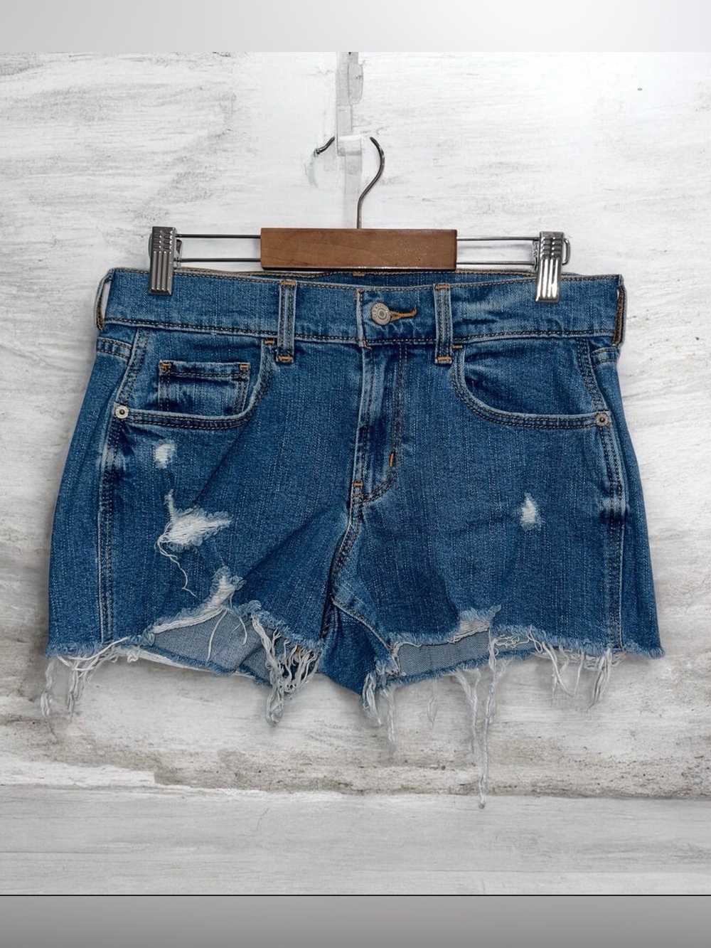 Old Navy Women's Distressed Boyfriend Jean Shorts Frayed Hem Size 0 Mid Rise